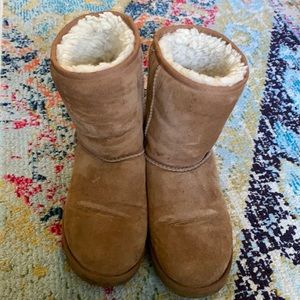 Women’s chestnut classic short Ugg boots